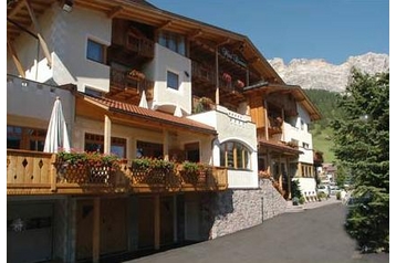 Itálie Hotel San Cassiano, Exteriér